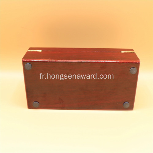 Boîte à bijoux en bois rouge